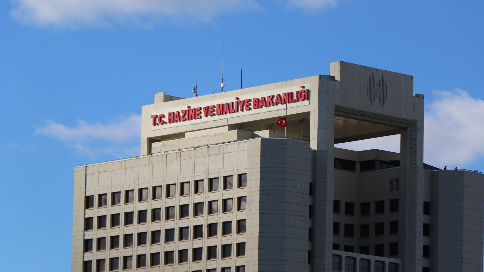 Hazine 80 milyar TL borçlandı